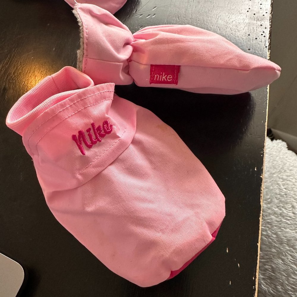 EUC Nike Light Pink with Hot Pink Baby Booties & Mittens Sz 18M